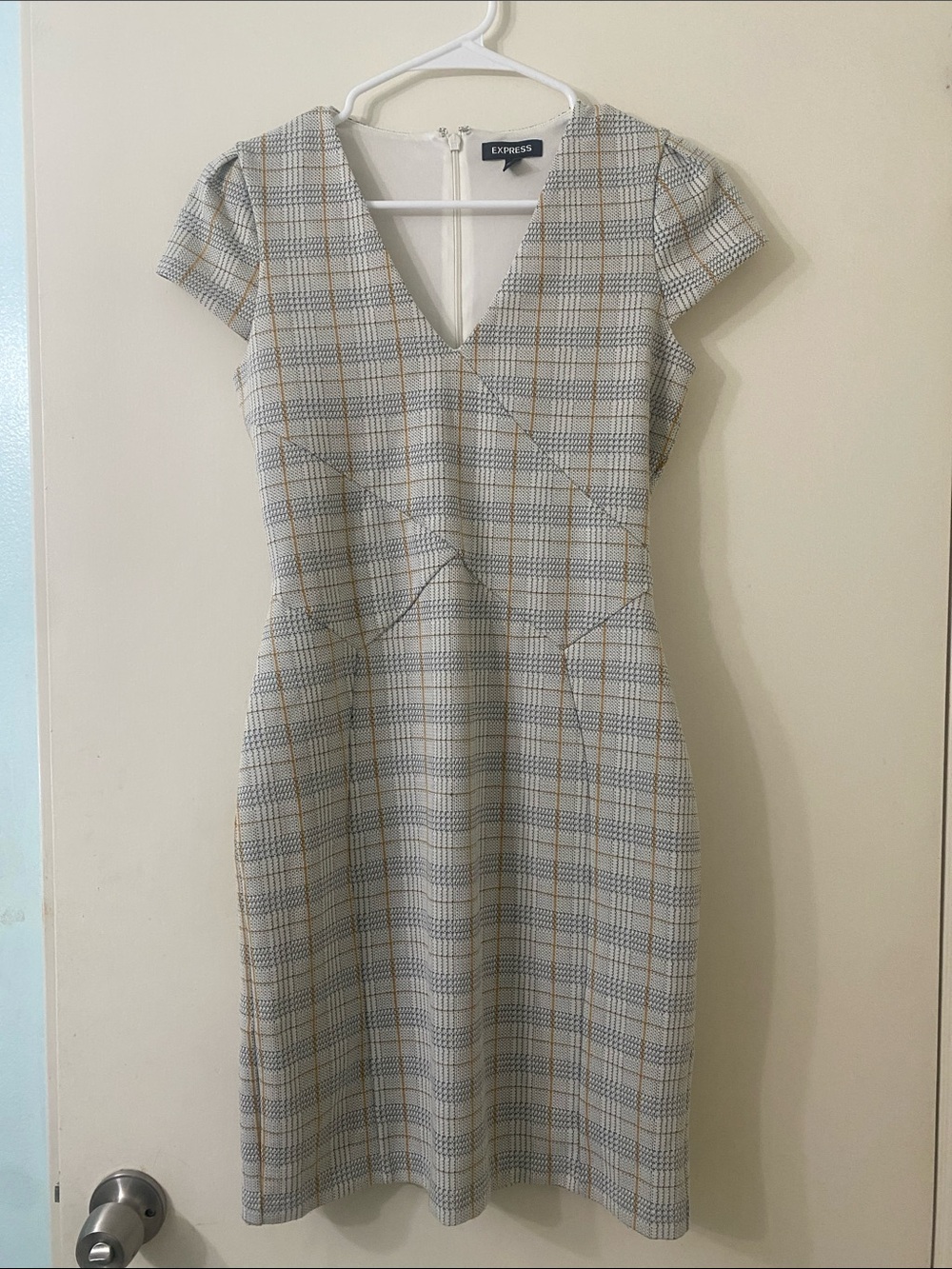 Express Plaid V-Neck Sheath Dress in White with Gray & Mustard Yellow, X-small
